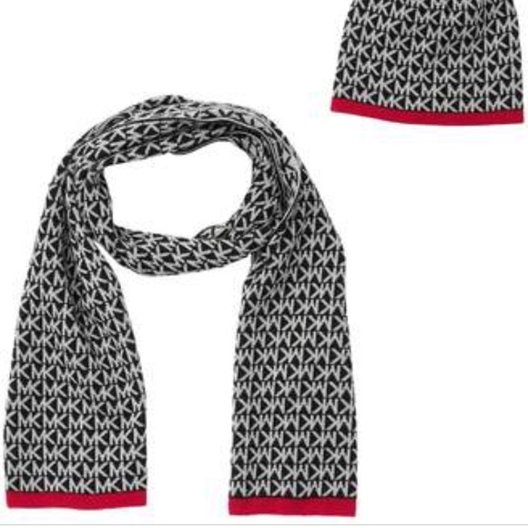 Michael kors set scarf &  hat NWT - Picture 2 of 2